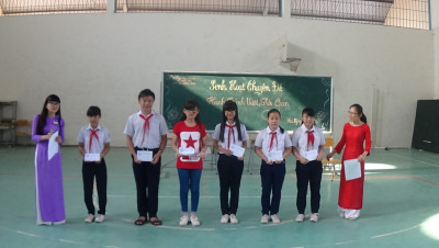 Sinh hoạt chuyên đề " Hành trình vượt thời gian"