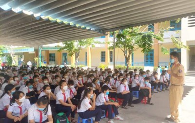 Trường THCS Phú Mỹ tổ chức chuyên đề tuyên truyền luật An toàn giao thông