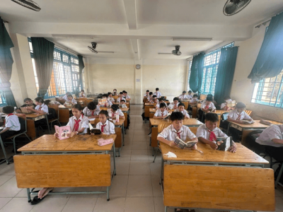 Học sinh hứng khởi với tiết Đọc sách chiều thứ Sáu