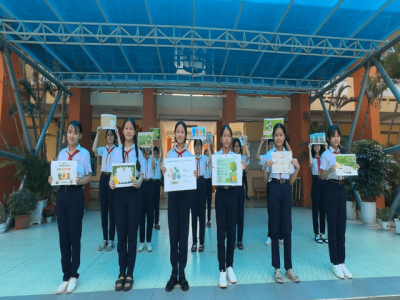 Học sinh trường THCS Phú Mỹ giữ gìn vệ sinh trường học,  làm video tham gia thi "Eco Voice Championship 2025"