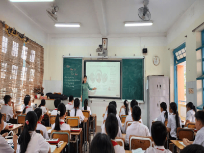 Tổ GDTC–NT Trường THCS Phú Mỹ thực hiện chuyên đề “Kiến thức an toàn dưới nước” cho học sinh