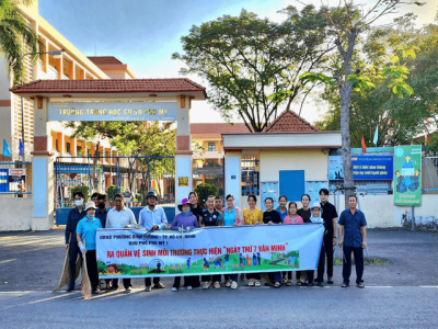 Trường THCS Phú Mỹ ra quân vệ sinh môi trường thực hiện “Ngày thứ Bảy văn minh”