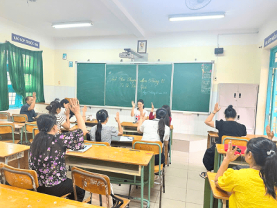 Tổ GDTC–NT Trường THCS Phú Mỹ thực hiện chuyên đề “Kiến thức an toàn dưới nước” cho học sinh