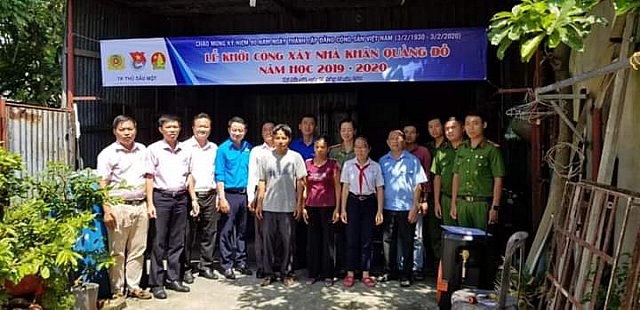 Đại biểu chụp hình lưu niệm