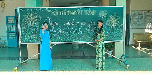 Ban giám khảo chụp hình lưu niệm