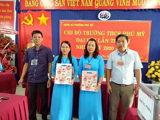 cb tang qua