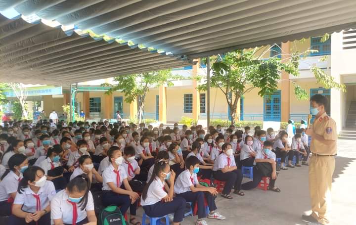 Trường THCS Phú Mỹ tổ chức chuyên đề tuyên truyền luật An toàn giao thông
