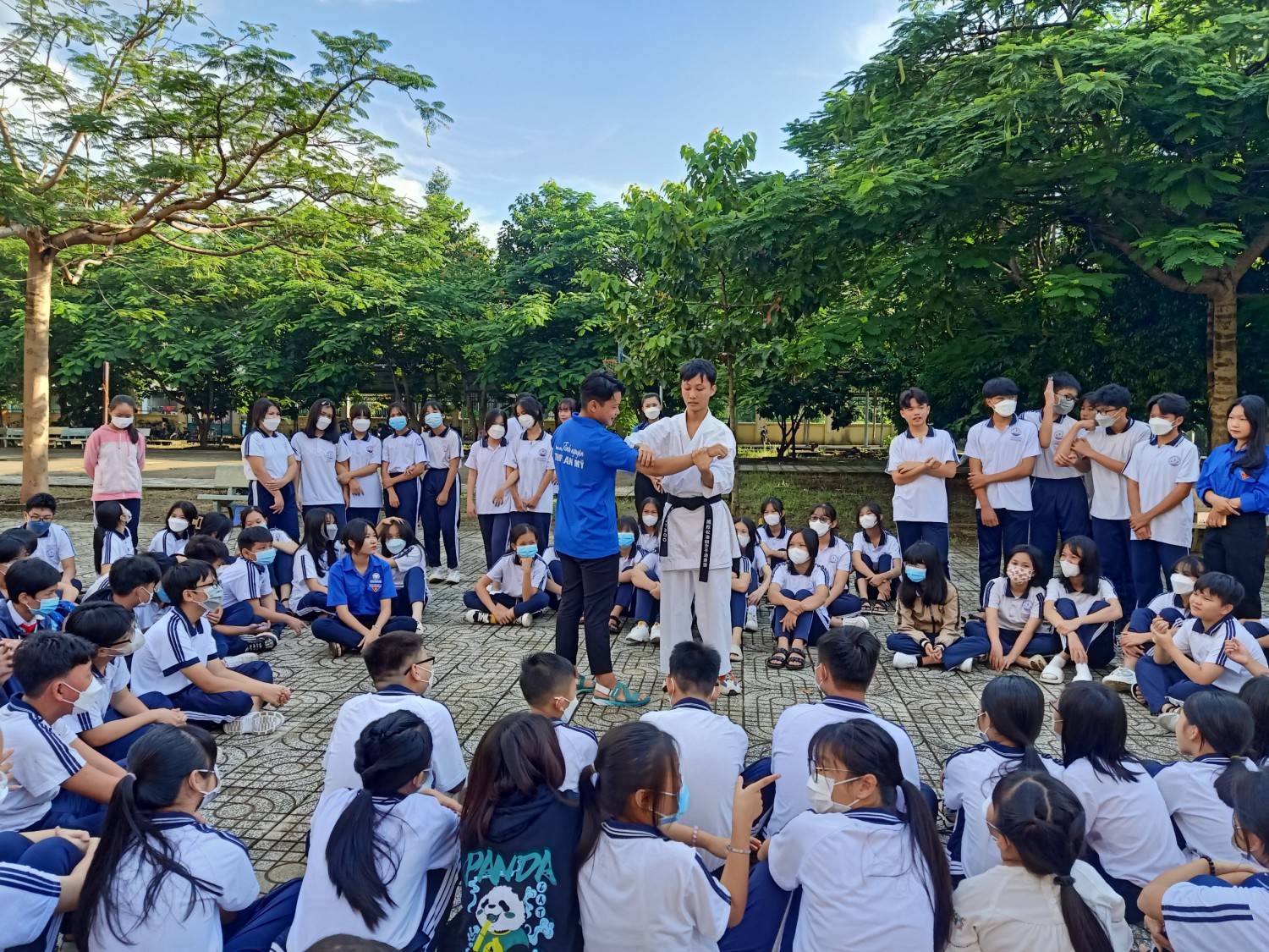 Học sinh nhà trường tham gia các hoạt động