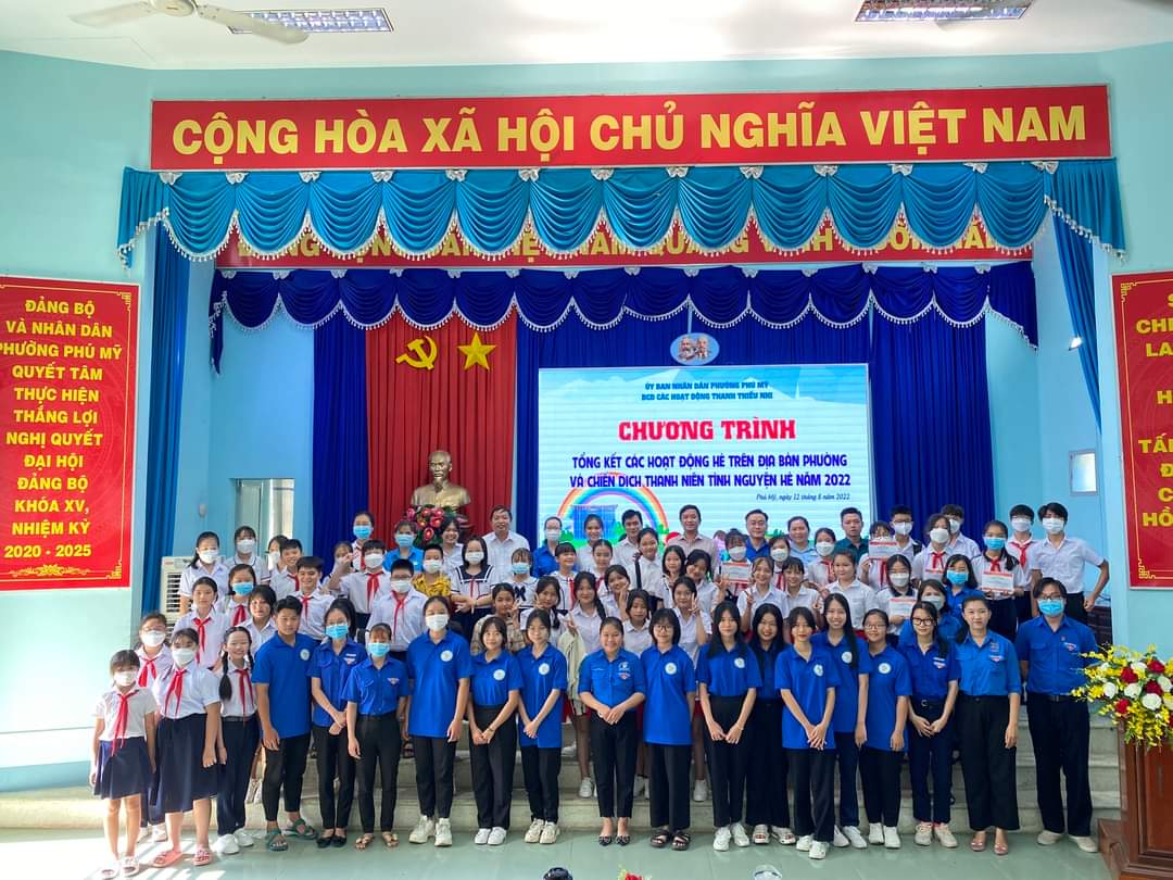 Đại biểu chụp hình lưu niệm