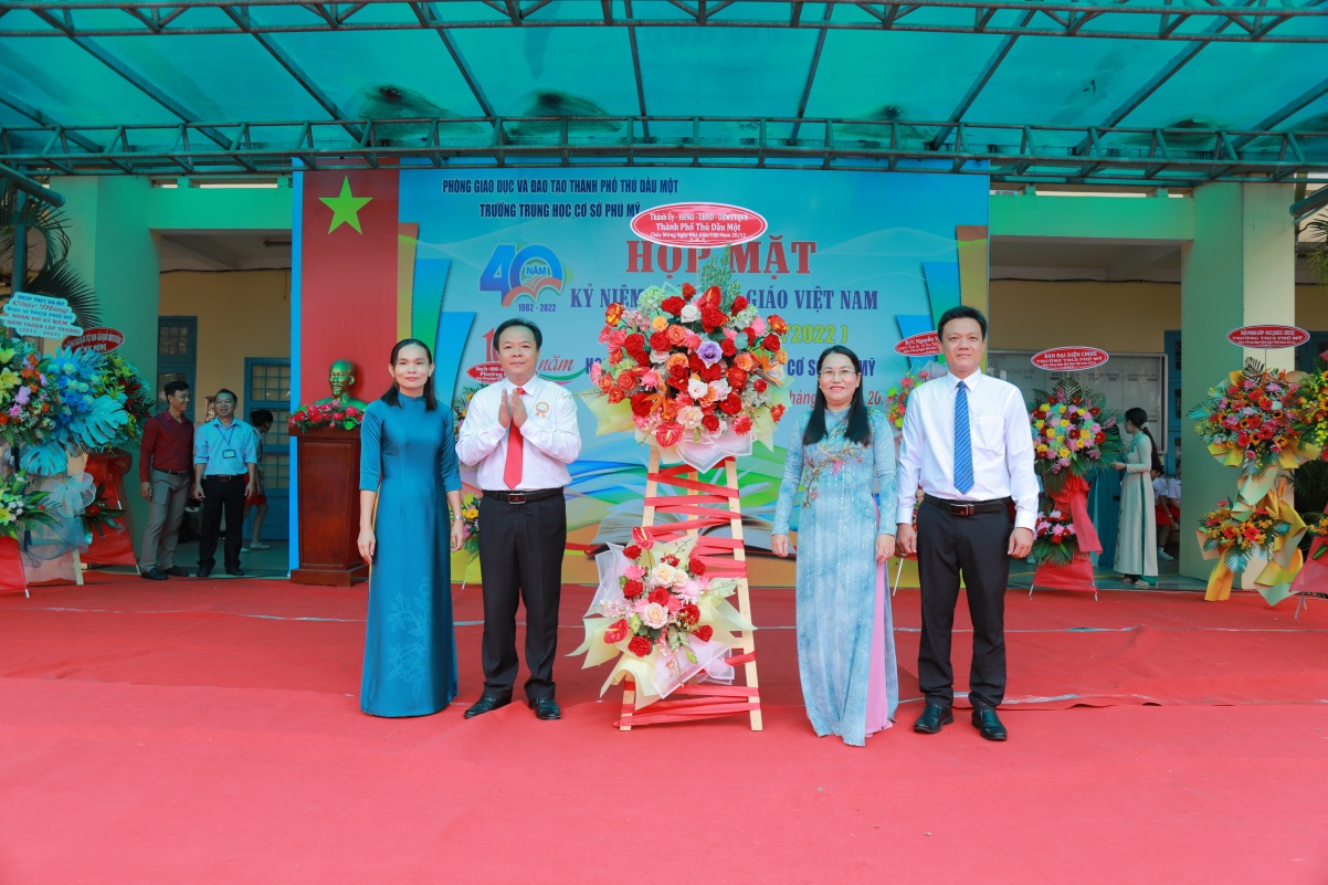 TRƯỜNG THCS PHÚ MỸ TỔ CHỨC KỶ NIỆM 40 NĂM NGÀY NHÀ GIÁO VIỆT NAM (20/11/1982-20/11/2022) VÀ 10 NĂM HOẠT ĐỘNG TRƯỜNG THCS PHÚ MỸ (2012 - 2022)