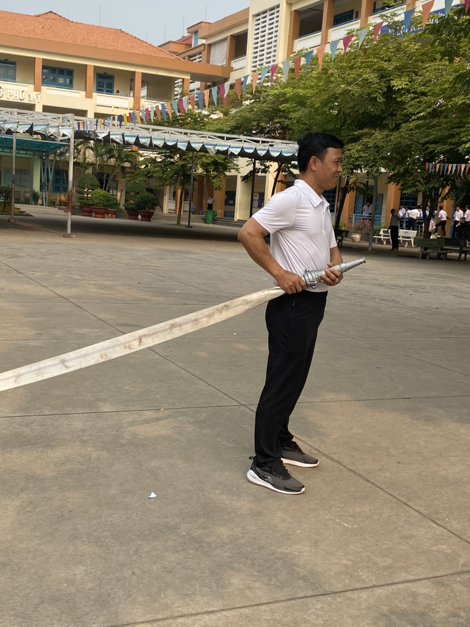 Trường THCS Phú Mỹ tổ chức kiểm tra hệ thống phòng cháy chữa cháy của trường trong mùa khô