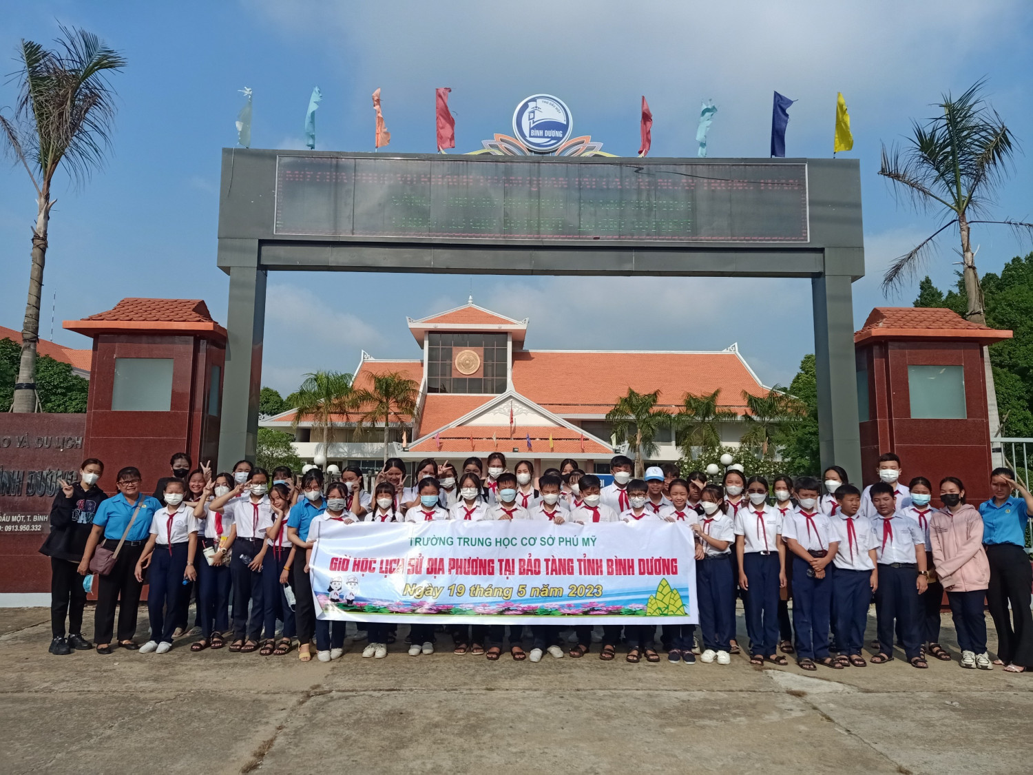 Trường THCS Phú Mỹ tổ chức cho học sinh tham quan học tập tại Bảo tàng tỉnh Bình Dương