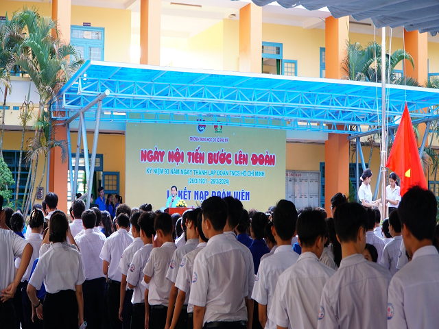 Liên Đội THCS Phú Mỹ và Chi đoàn THCS Phú Mỹ tổ chức chương trình Ngày hội tiến bước lên Đoàn và lễ kết nạp Đoàn viên năm học 2023-2024