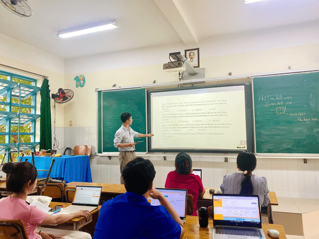 SINH HOẠT CHUYÊN MÔN TỔ TIẾNG ANH VỀ CHIA SẺ DẠY HỌC TRỰC TUYẾN TRÊN HỆ THỐNG LMS360